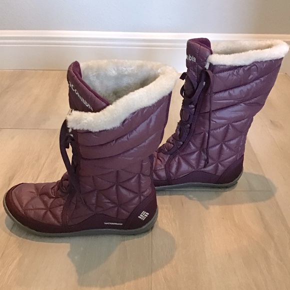 COLUMBIA, Women’s Quilted Lace Up Boots in Burgundy with Fur Trim Size 9 - Picture 8 of 11